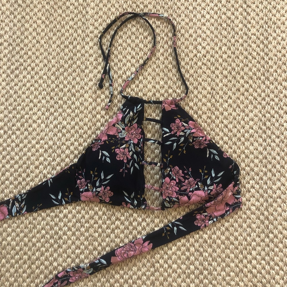 Billabong bikini top, size small